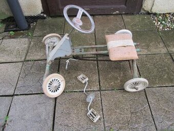 stare hračky - štvorkolka