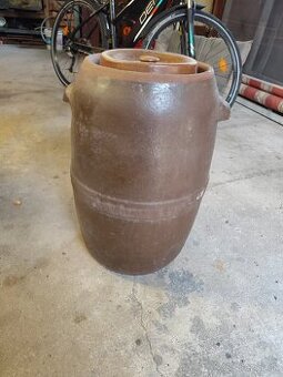 Kameninovy súdok na kapustu