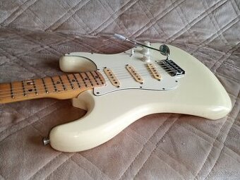 52 až 55 ročná vintage Maya Stratocaster (70. roky) - Japan