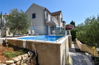 Priestranný dom s výhľadom na more, atraktívna lokalita, Spl