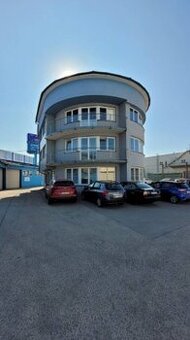 Kancelárie s parkovaním v centre Žiliny - 1