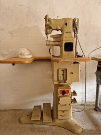 Priemyselny obuvnicky lemovaci stroj