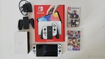 Nintendo Switch OLED + 2 hry (Mario Kart 8 Deluxe + FIFA 23)