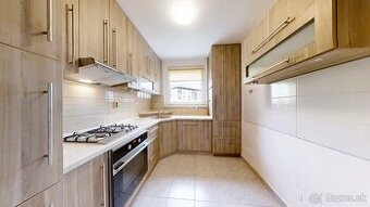 Predaj 3 izbový byt s lodžiou - Martin-Košuty (73 m2)