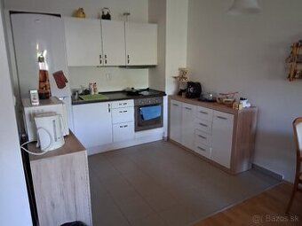 Prenájom 2 iz.Bratislavská ul. Záhorská Bystrica zviera ano