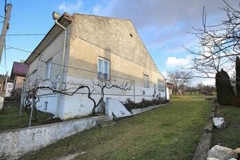 Rodinný dom s veľkým pozemkom v obci Staré