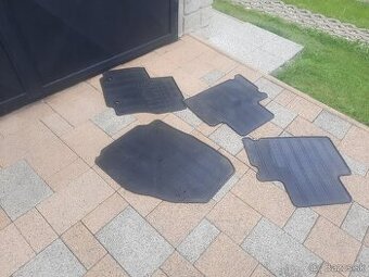Rohože gumené na Ford s Max predám.