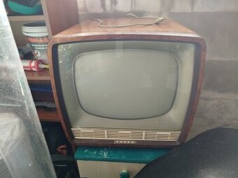 Predám starý televízor Tesla ametyst.