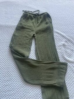 Plisovane nohavice Bershka