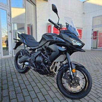 Kawasaki Versys 650 model 2025 - čierny