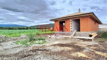 Predáme 4izbový tehlový bungalov RUSKOV, všetky IS,pozemok 6