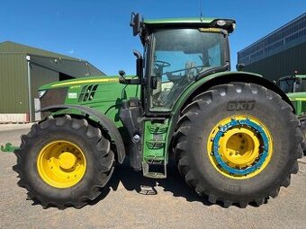 John Deere 6215R