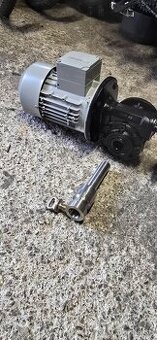 Elektromotor s prevodovkou