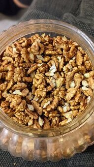 Lúpané vlašské orechy tohtoročné