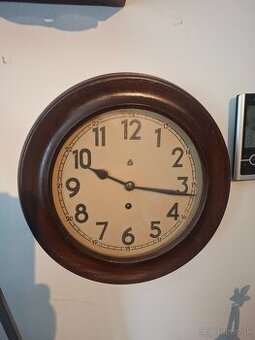 Predám funkčné starožitné ,,školské,, hodiny Wilhelm Hoffman