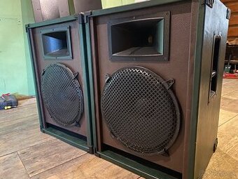 Eminence Kappa 15 LF a Behringer EP1500