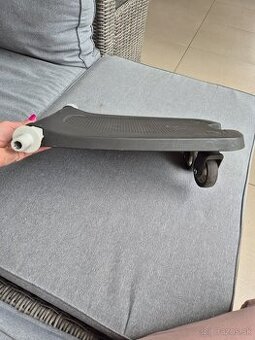 Stokke Xplory skejtík (stupadlo)