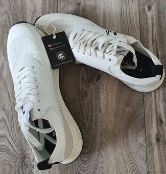 Predam tenisky Bruno Banani, takmer nove, velkost 43, lacno.