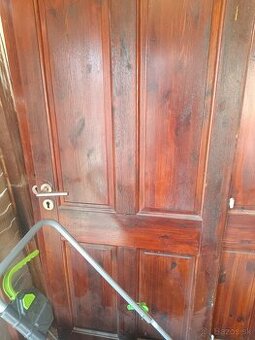 Predám smrekové dvere na renováciu