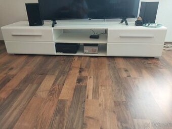 TV stolík