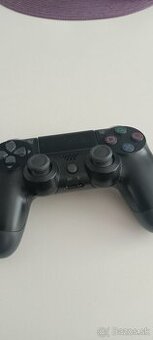 Ovladač na PS4 - 1