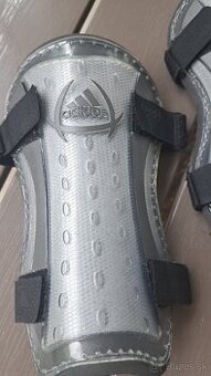 Adidas chranice na nohy - 1