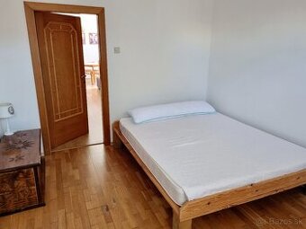 Prenájom 2 izbového bytu v centre mesta