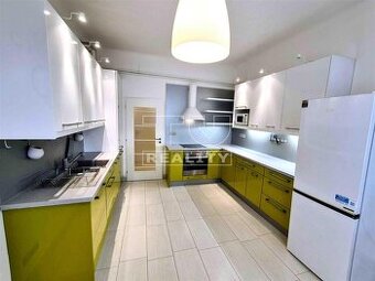 TUreality ponúka pekný a priestranný 2i byt v blízkosti...