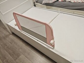 Univerzálna zábrana na posteľ