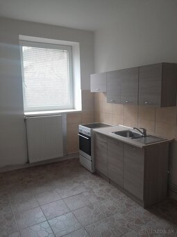 Prenajmem 1.izbový byt v Trenčíne na Kukučínovej ul.[40m],