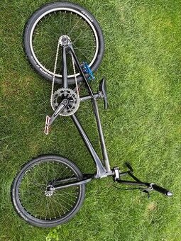 Bikrosový bicykel na pumptrackovú dráhu
