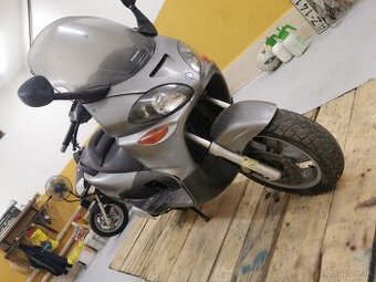Piaggio x9