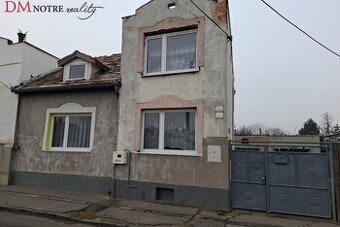 Poschodový rodinný dom v tichej lokalite vo Fiľakove.