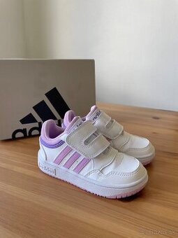 Fialovo-biele tenisky Adidas