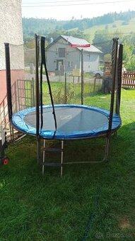 Trampolína