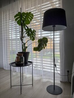 Predám vysokú stojatú lampu v čiernej farbe v TOP stave