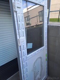 Nové vchodové dvere biele plus nové okno