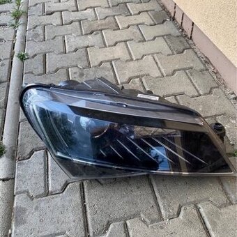 Škoda Superb svetlo