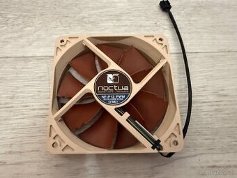 Noctua NF-P12 PWM