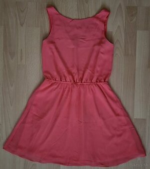 Šaty v oranžovej farbe