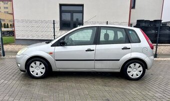 Ford Fiesta 1.4TDCi 50kw - ŤAŽNÉ ZARIADENIE - KLIMATIZÁCIA