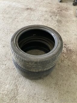 235/45R18