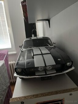 Ford mustang 1:8