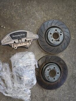 Velke brzdy 360 mm.. mercedes e500