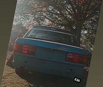 Rozpredám BMW E30 na diely