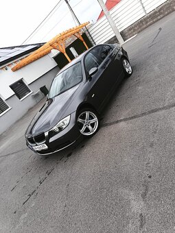 Bmw E90 318D - 1