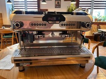 Kávovar Futura F100