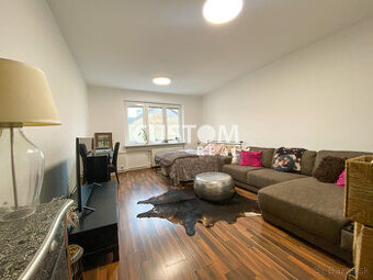 Veľký 2 izbový zrekonštruovaný byt s balkónom v centre