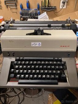 Písací stroj Facit