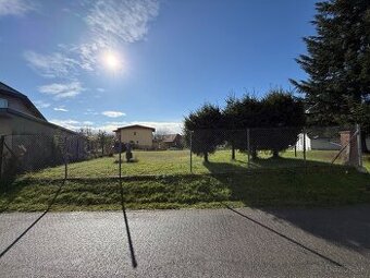 Slnečný stavebný pozemok 689 m² - Hôrky (18m x 43m)